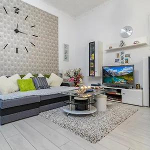 Grey Orchid - Studio , Budapest Hungría